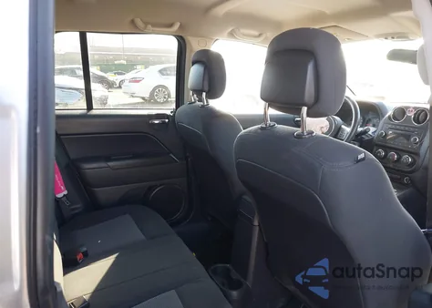 2011 Jeep Compass z USA, uszkodzony, nr VIN 1J4NF1FB8BD135624